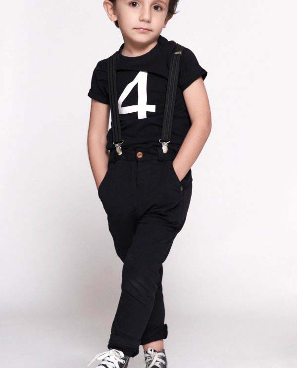 pantalón chino negro omho algodón orgánico nino camiseta número cumpleaños
